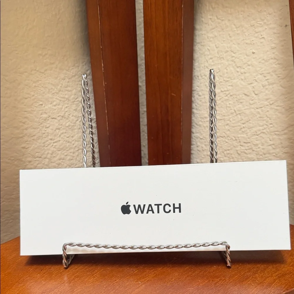 NEW..Apple Watch SE 3 / 40mm Midnight Sport Band…sealed package…